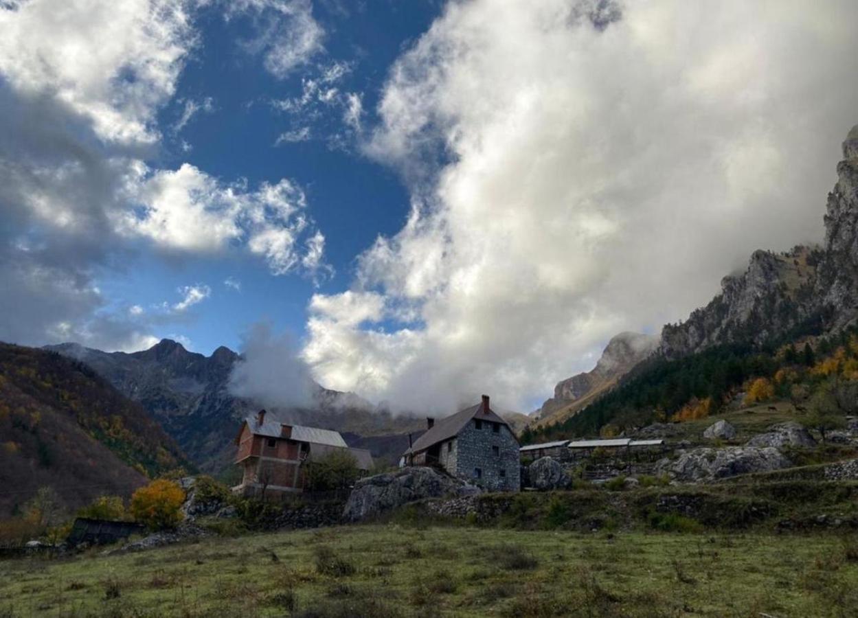Guest House Kukaj 瓦勒博内 外观 照片
