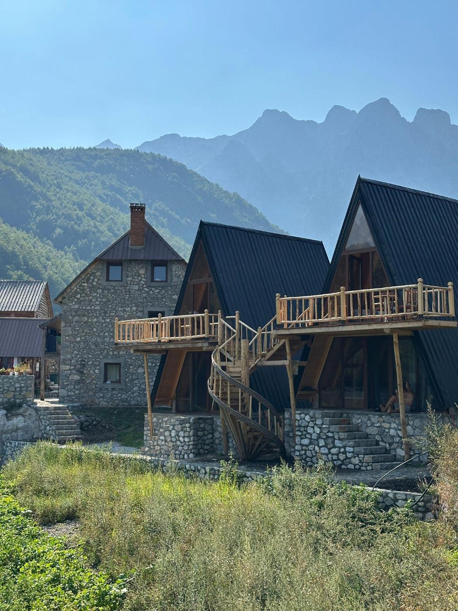 Guest House Kukaj 瓦勒博内 外观 照片