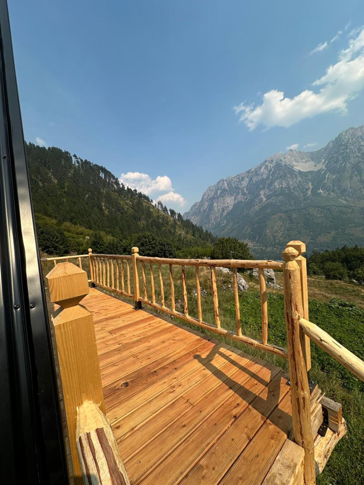 Guest House Kukaj 瓦勒博内 外观 照片